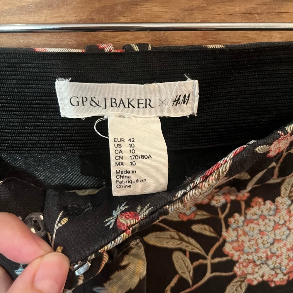 Floral Patterned Pants - Picture 2 of 8